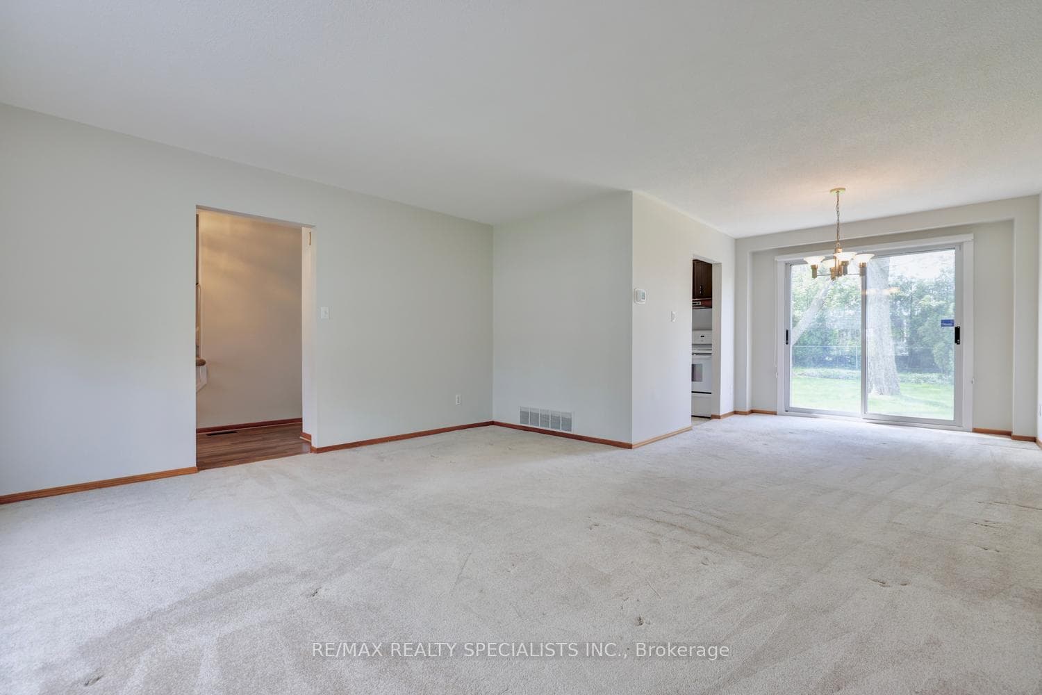 2530 Merrington Crescent photo 8