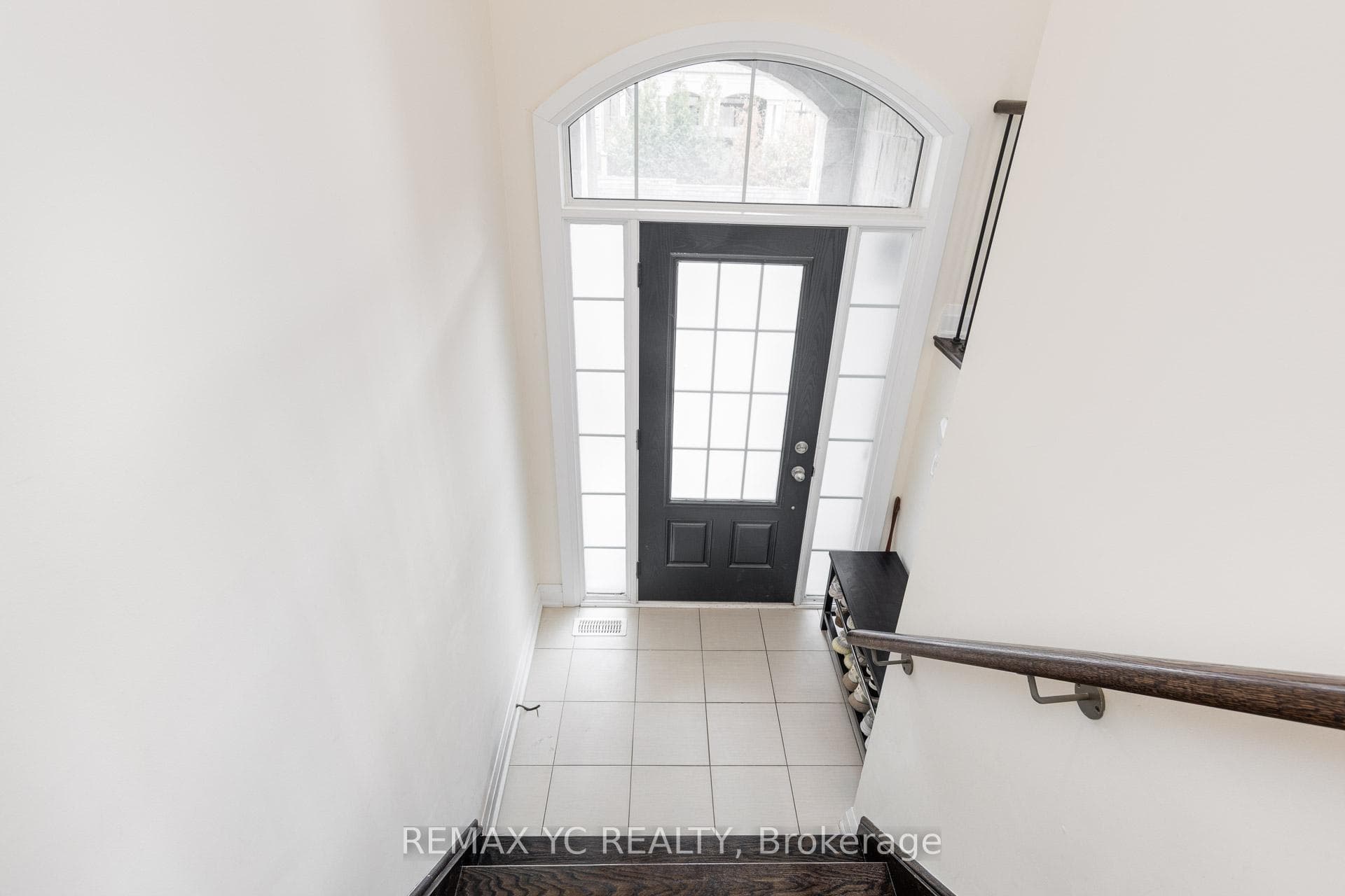 33 Duncombe Lane photo 3
