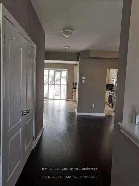 1782 Western Crescent photo 2