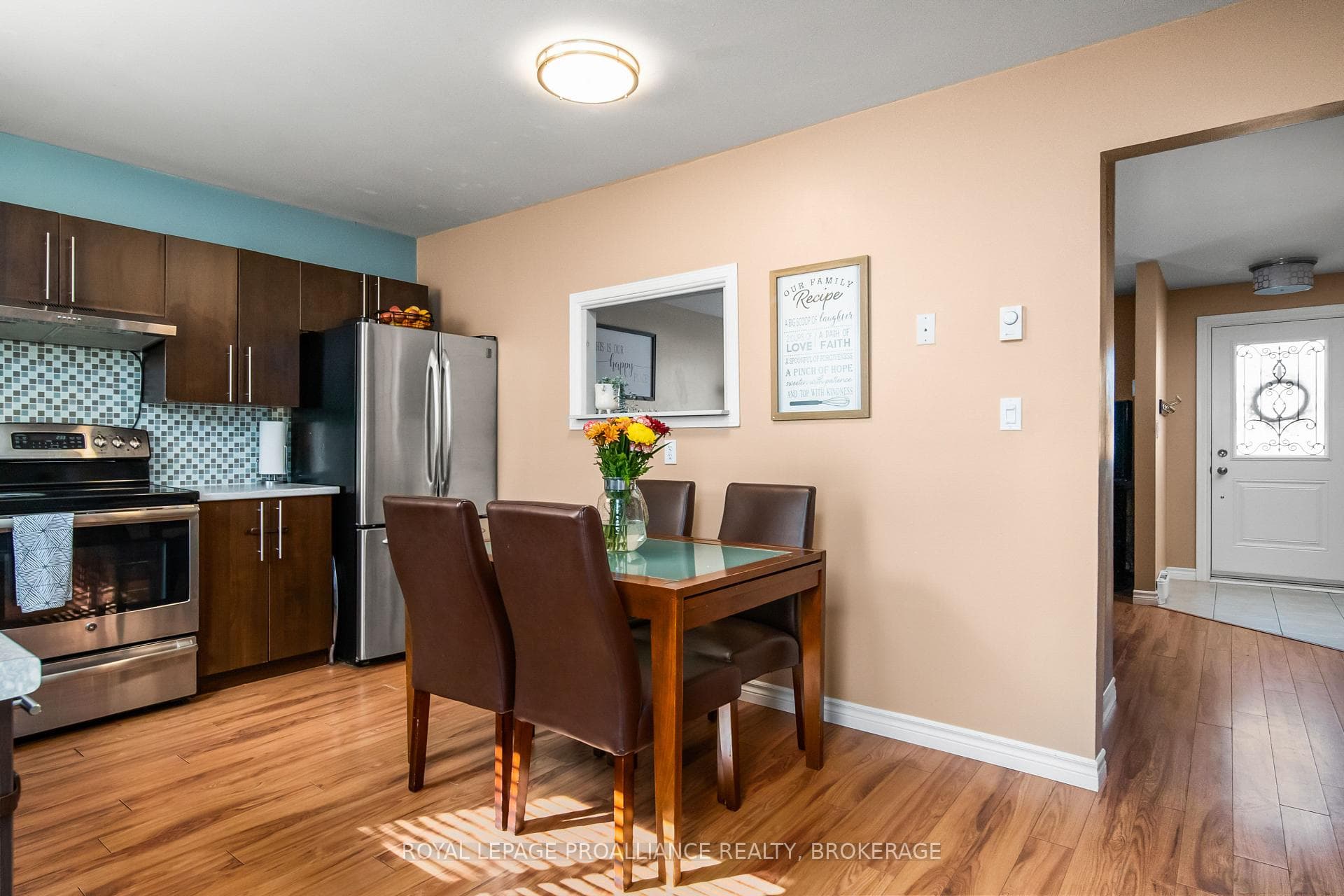 16 Rosemund Crescent photo 12