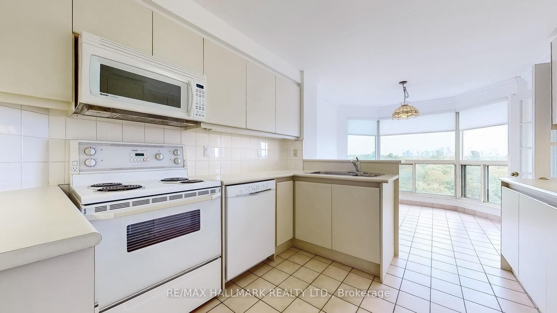 1800 The Collegeway Way Unit 807 photo 7