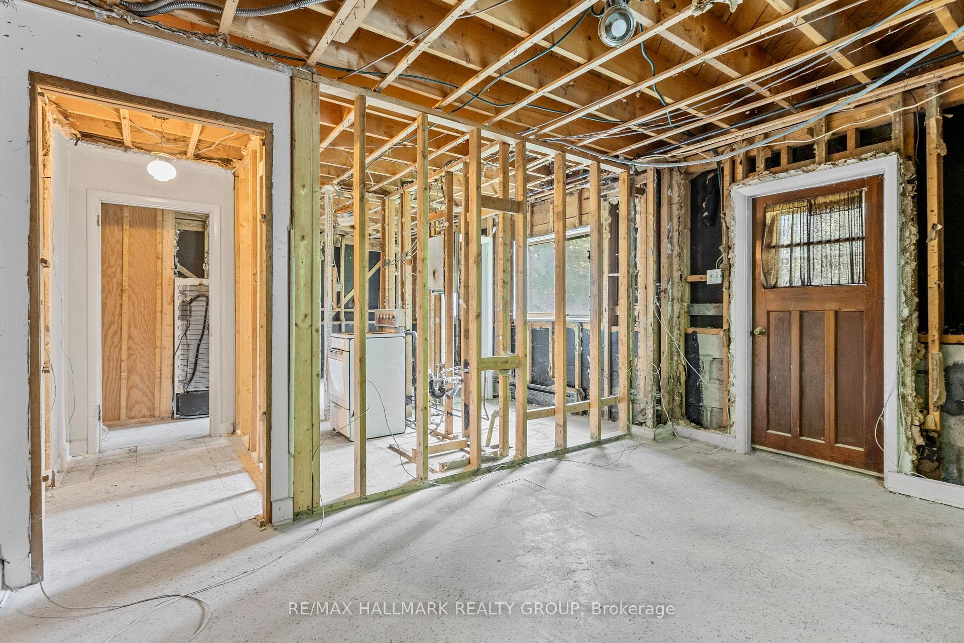 492 Vernon Avenue photo 20