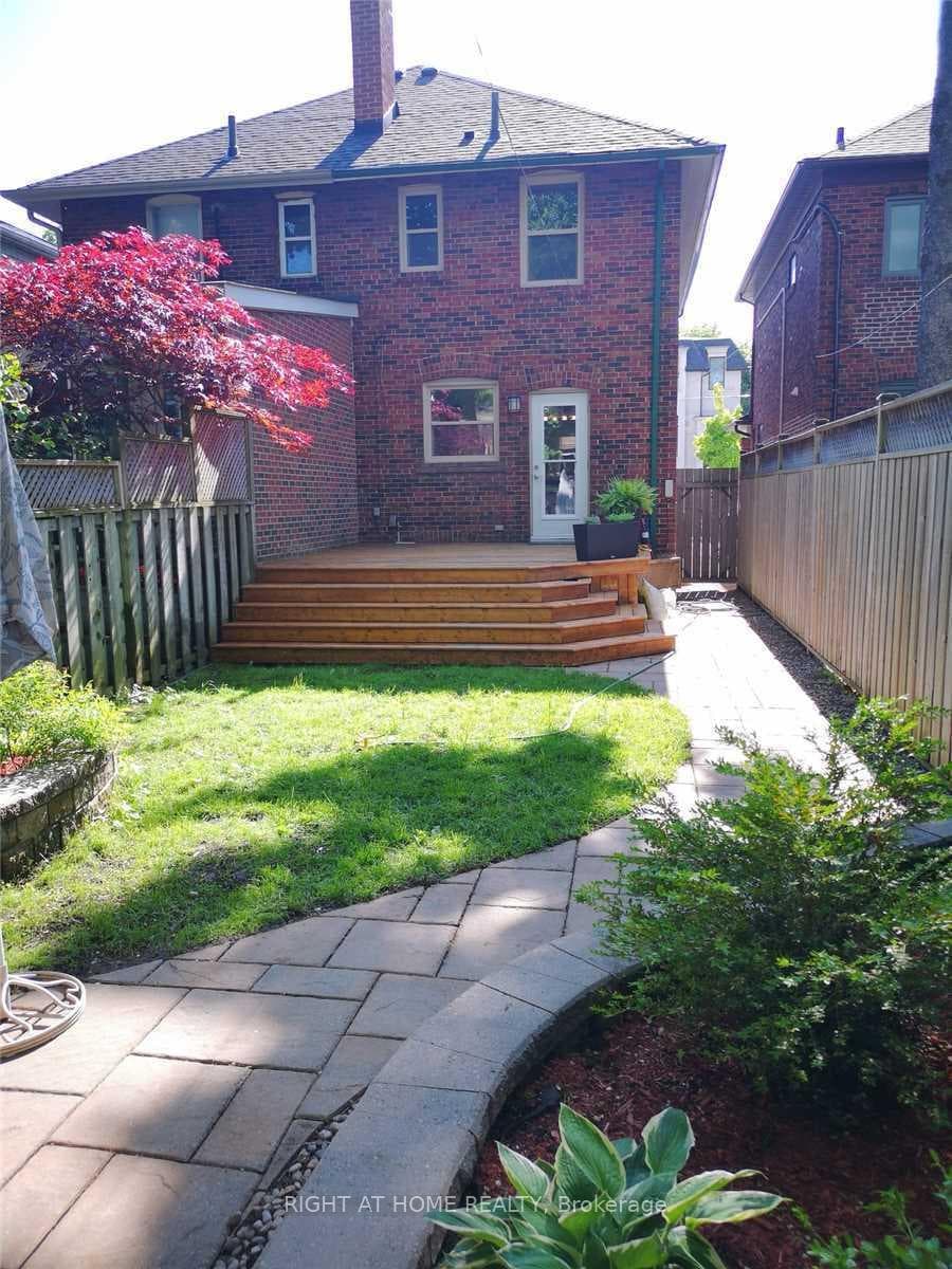 61 Unsworth Avenue photo 2
