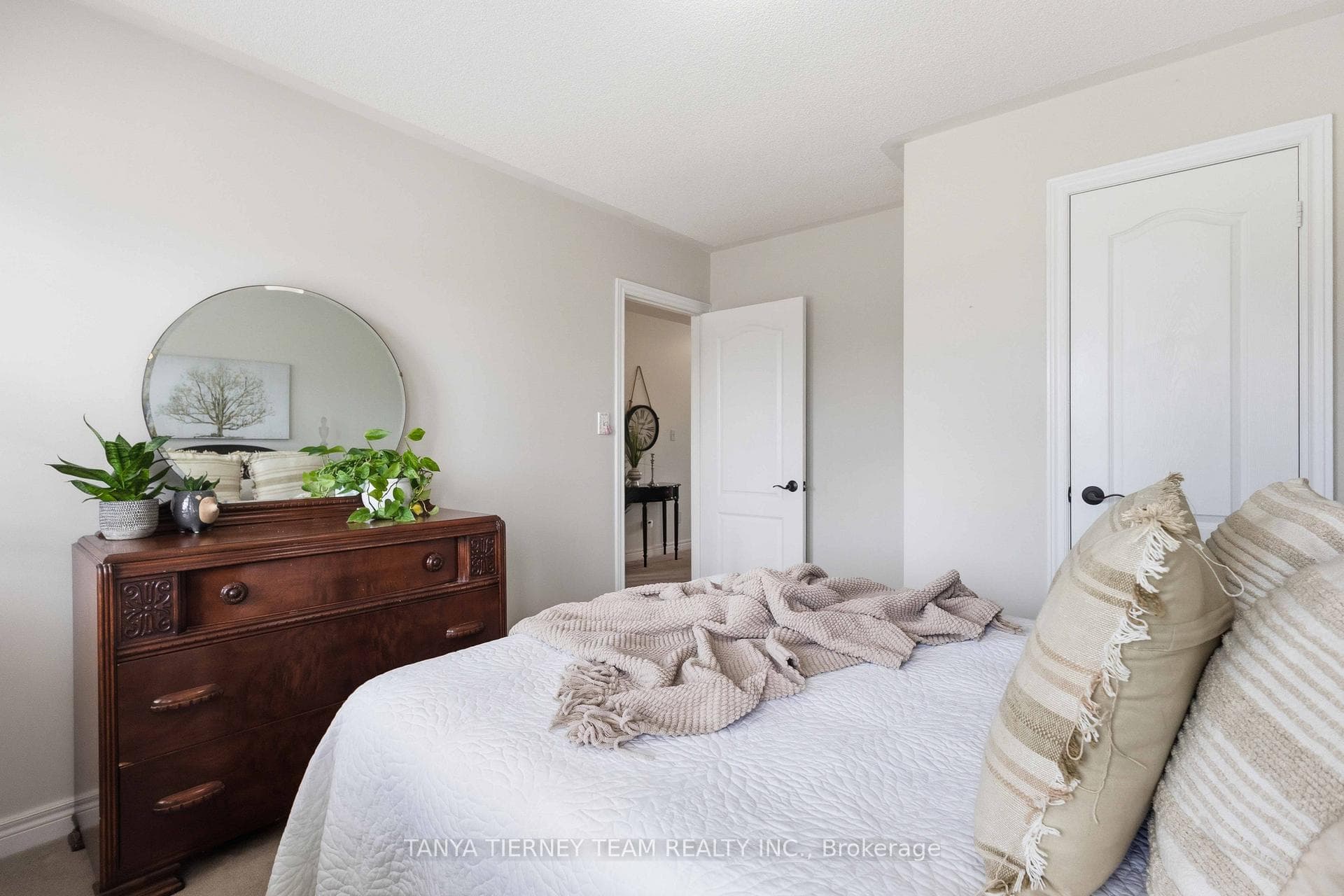 64 Tunney Place photo 36