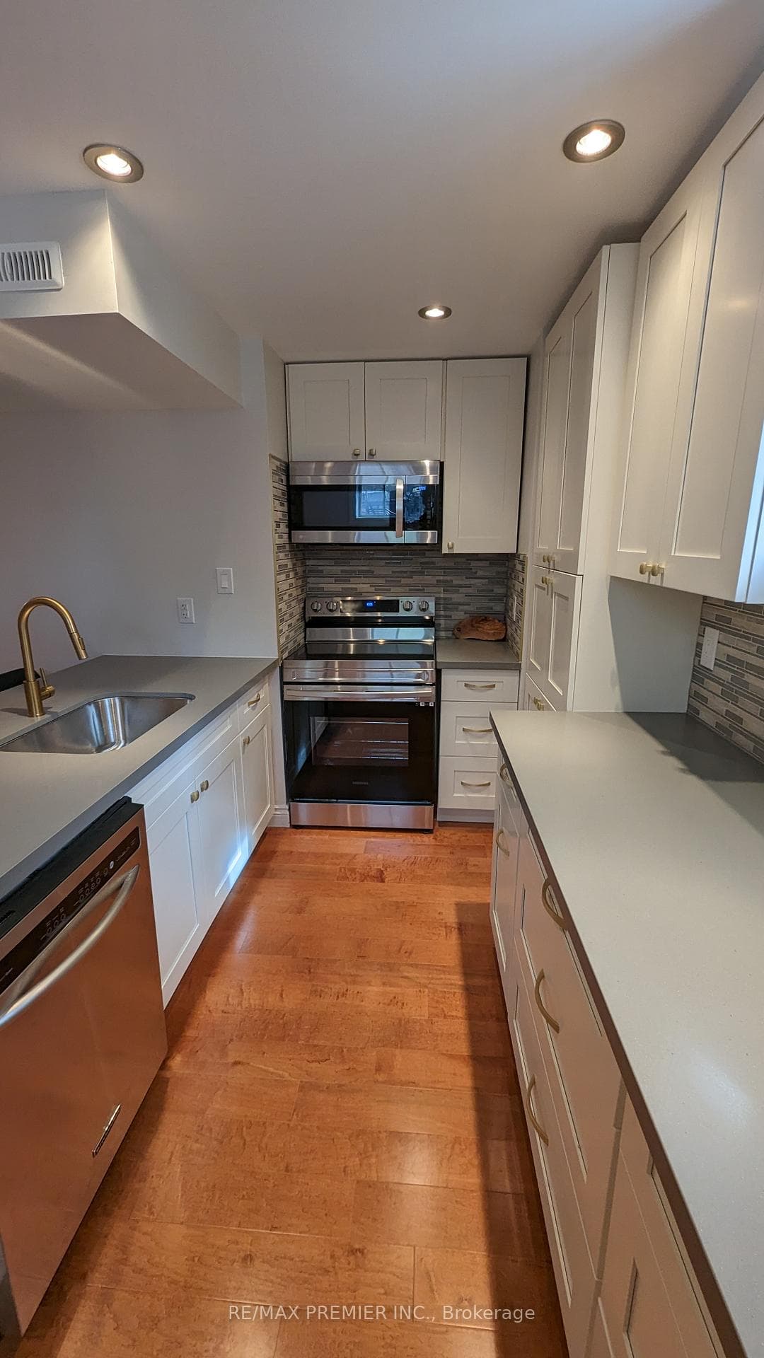 209 Village Green Drive photo 5