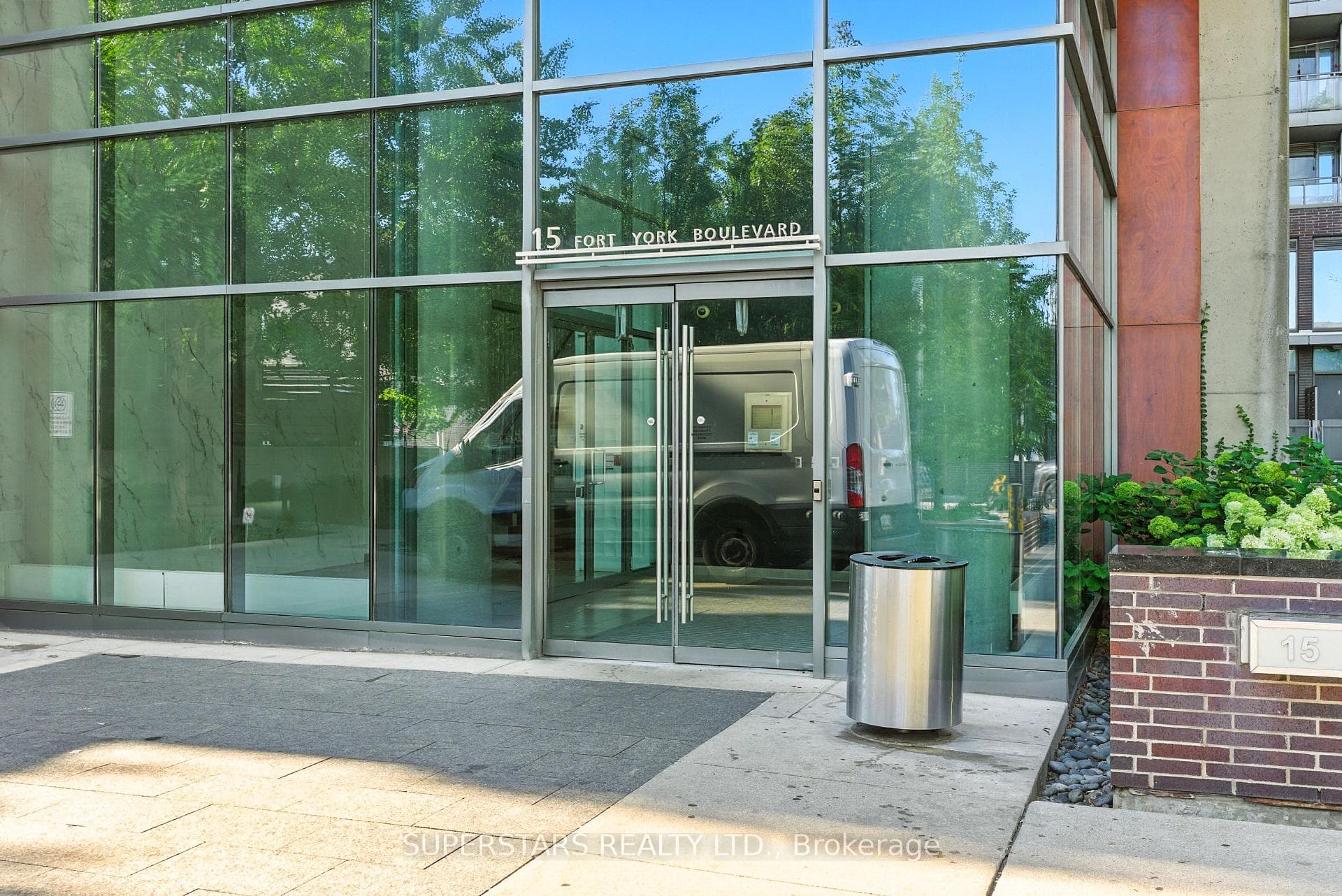 15 Fort York Boulevard Unit 1008 photo 24