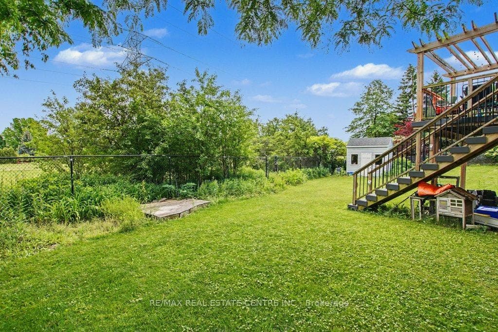 2100 Kevin Crescent photo 43