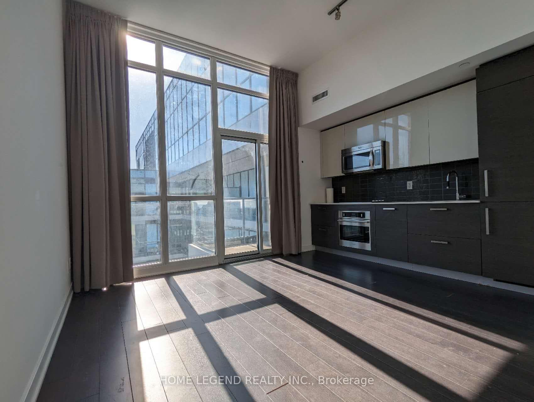 210 Simcoe Street Unit 2510 photo 6