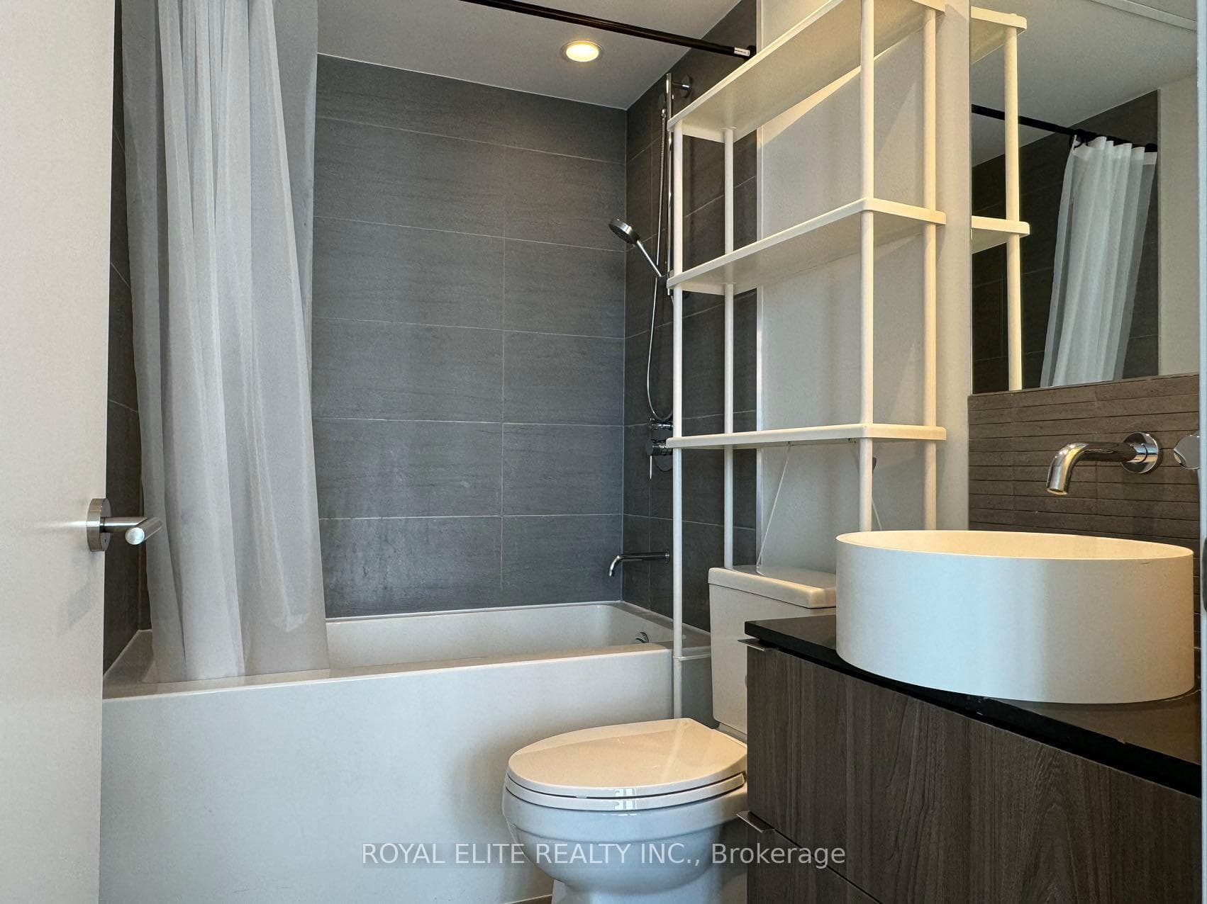 161 Roehampton Avenue Unit 3303 photo 10