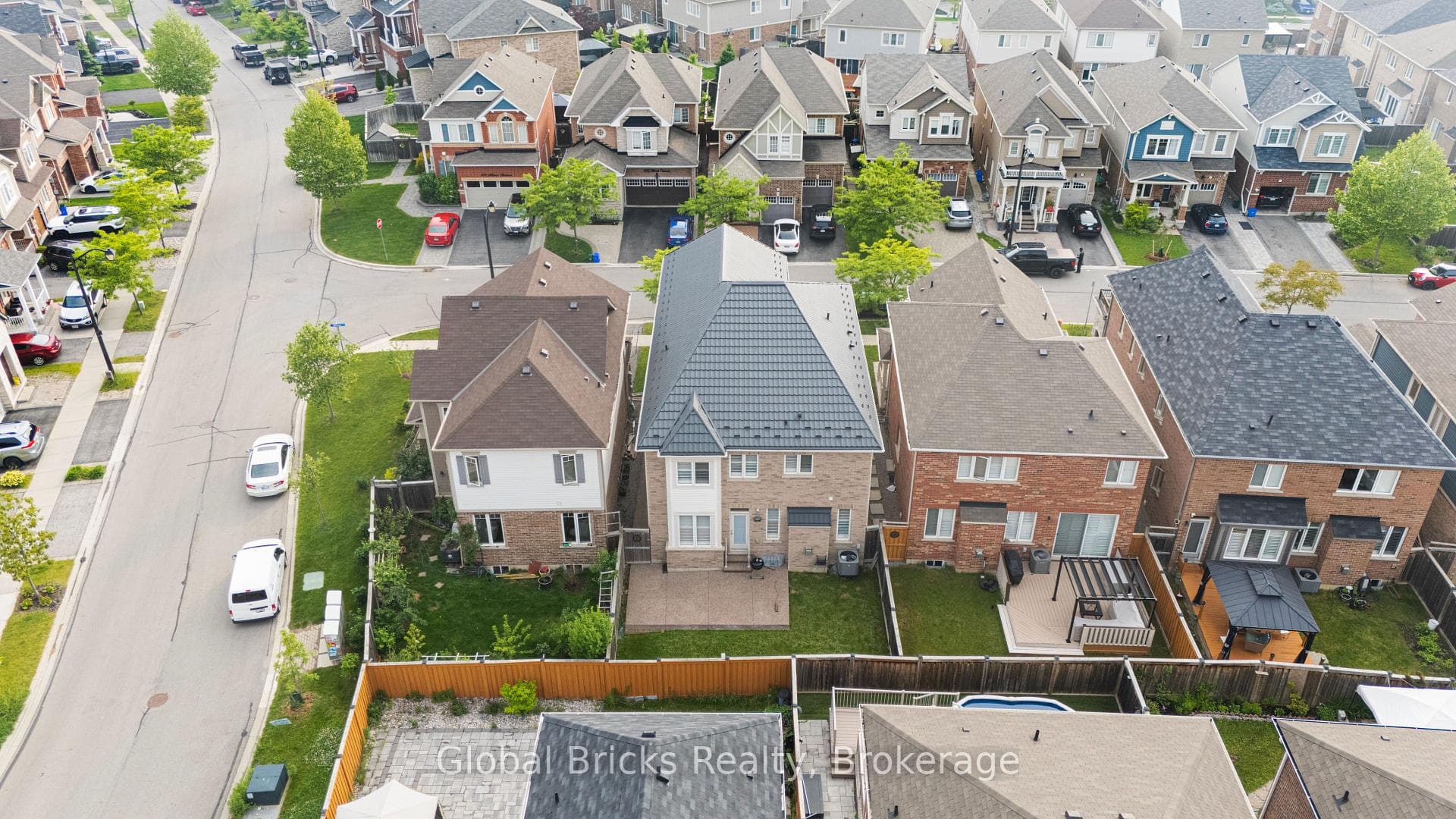 495 Blinco Terrace photo 48