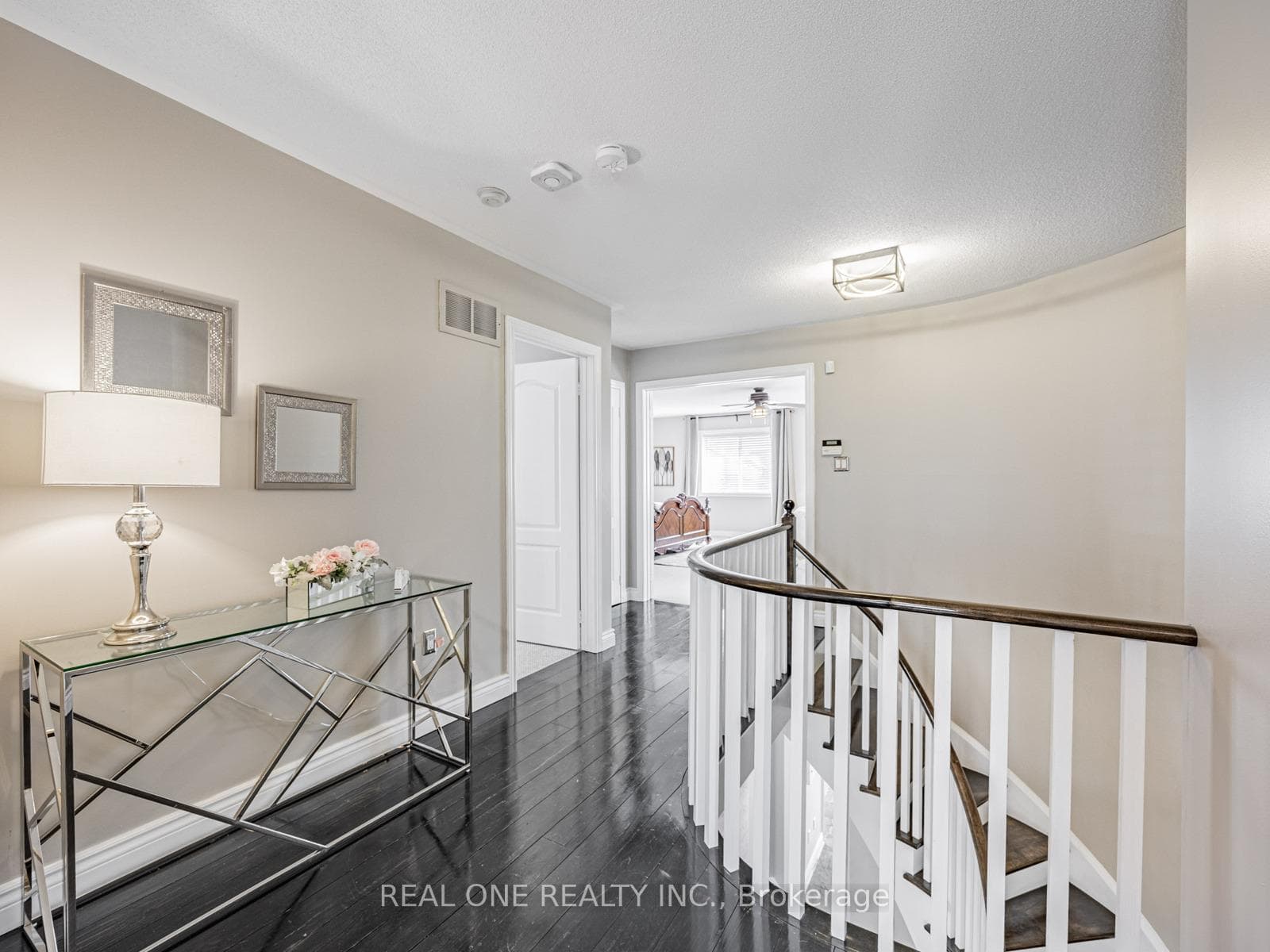 51 Hanson Crescent photo 39