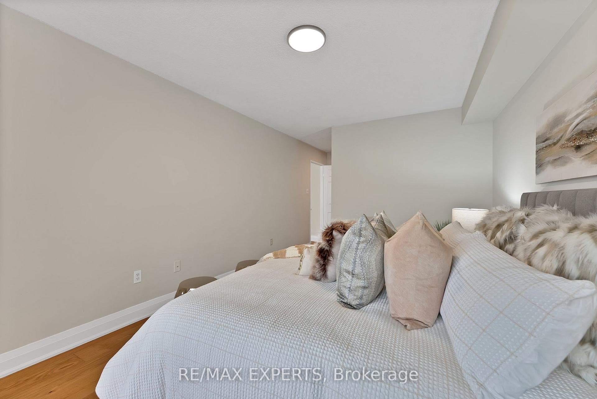 45 Carlton Street Unit 1114 photo 33