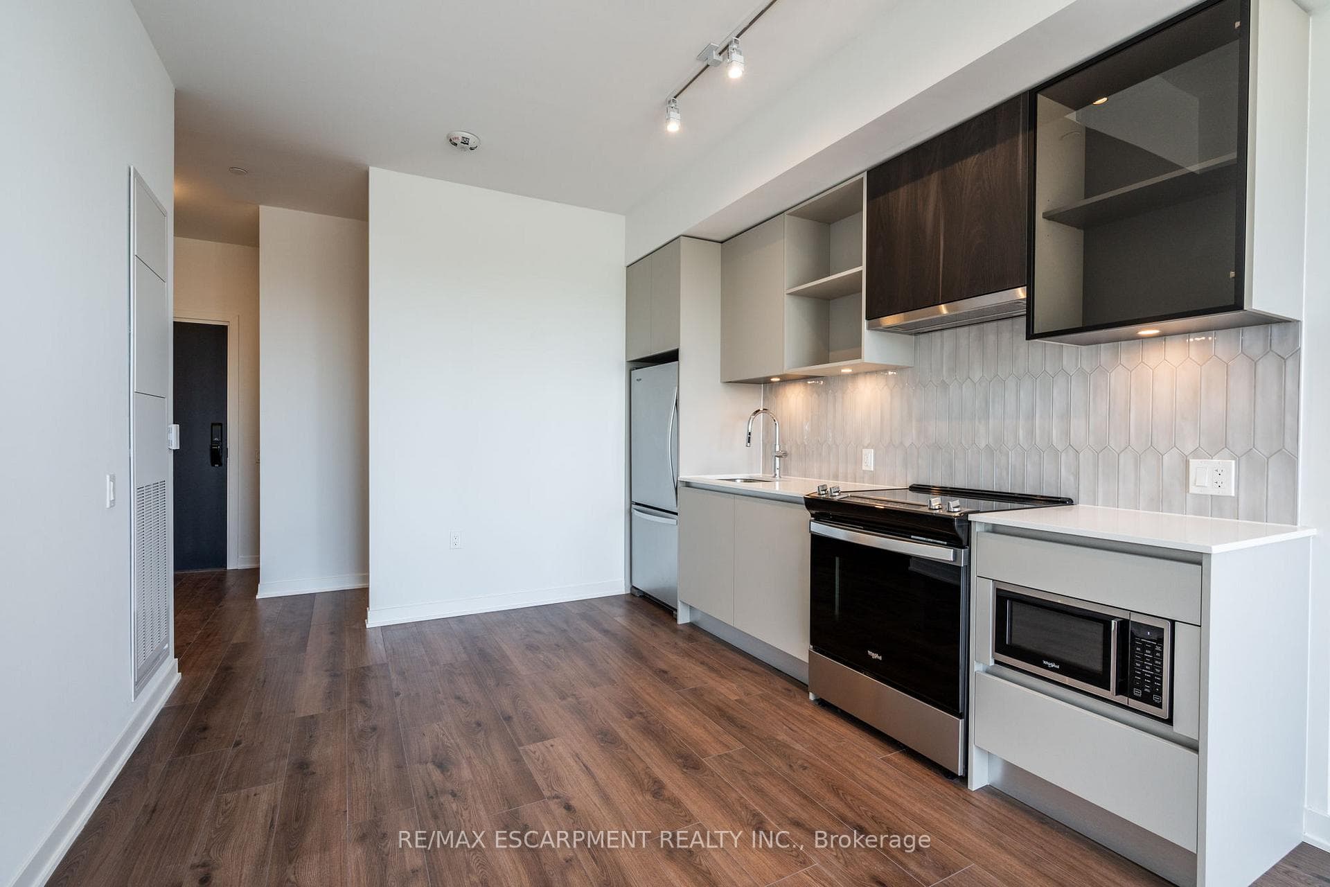395 Dundas Street Unit 212 photo 16