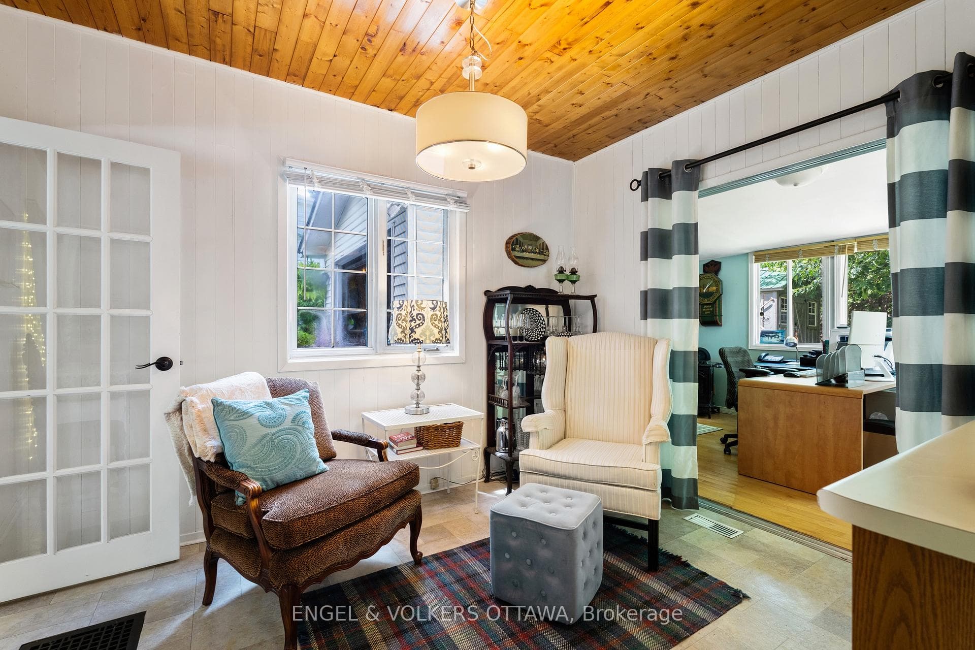 1119 Tighe Street photo 17