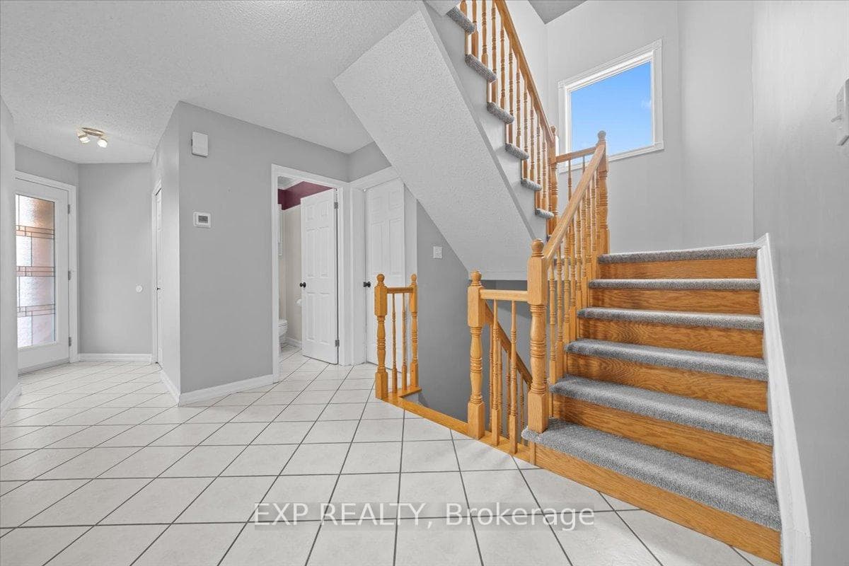 851 Beauregard Crescent photo 20