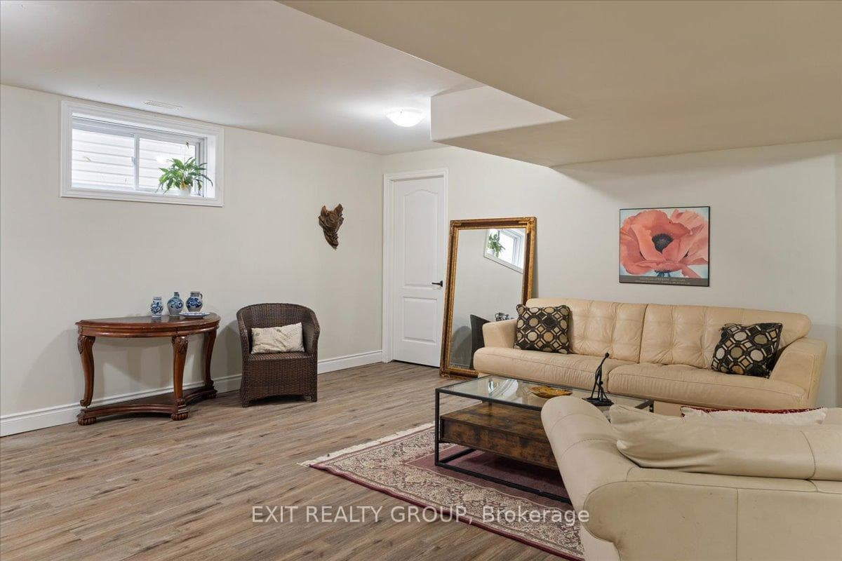 35 Ledgerock Court photo 34