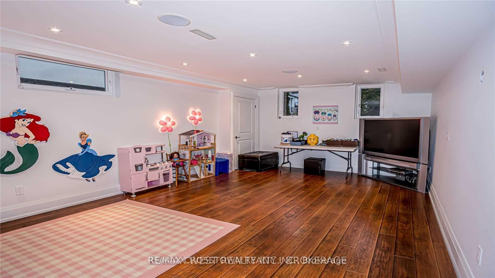 147 Ellis Avenue photo 16