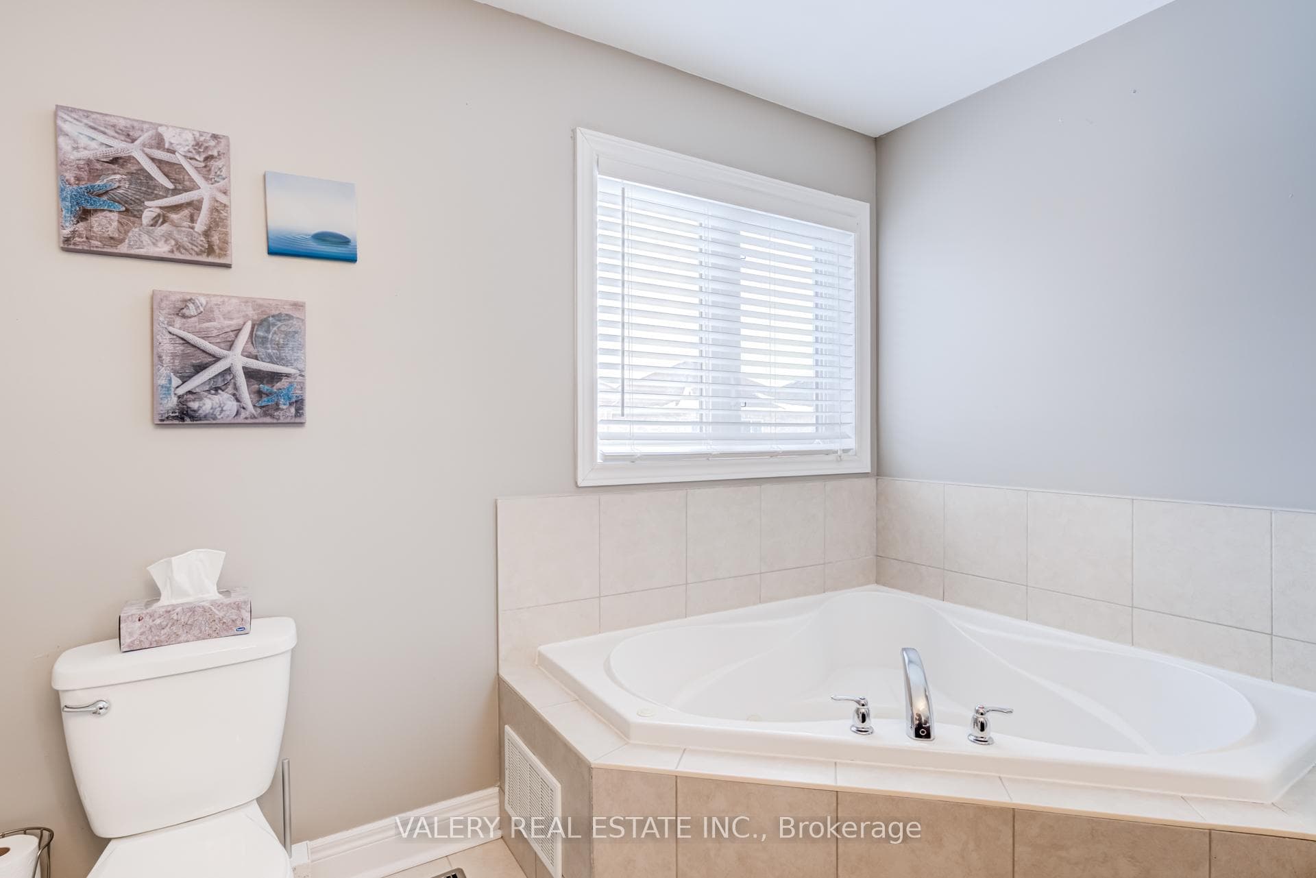 63 Bathgate Crescent photo 17