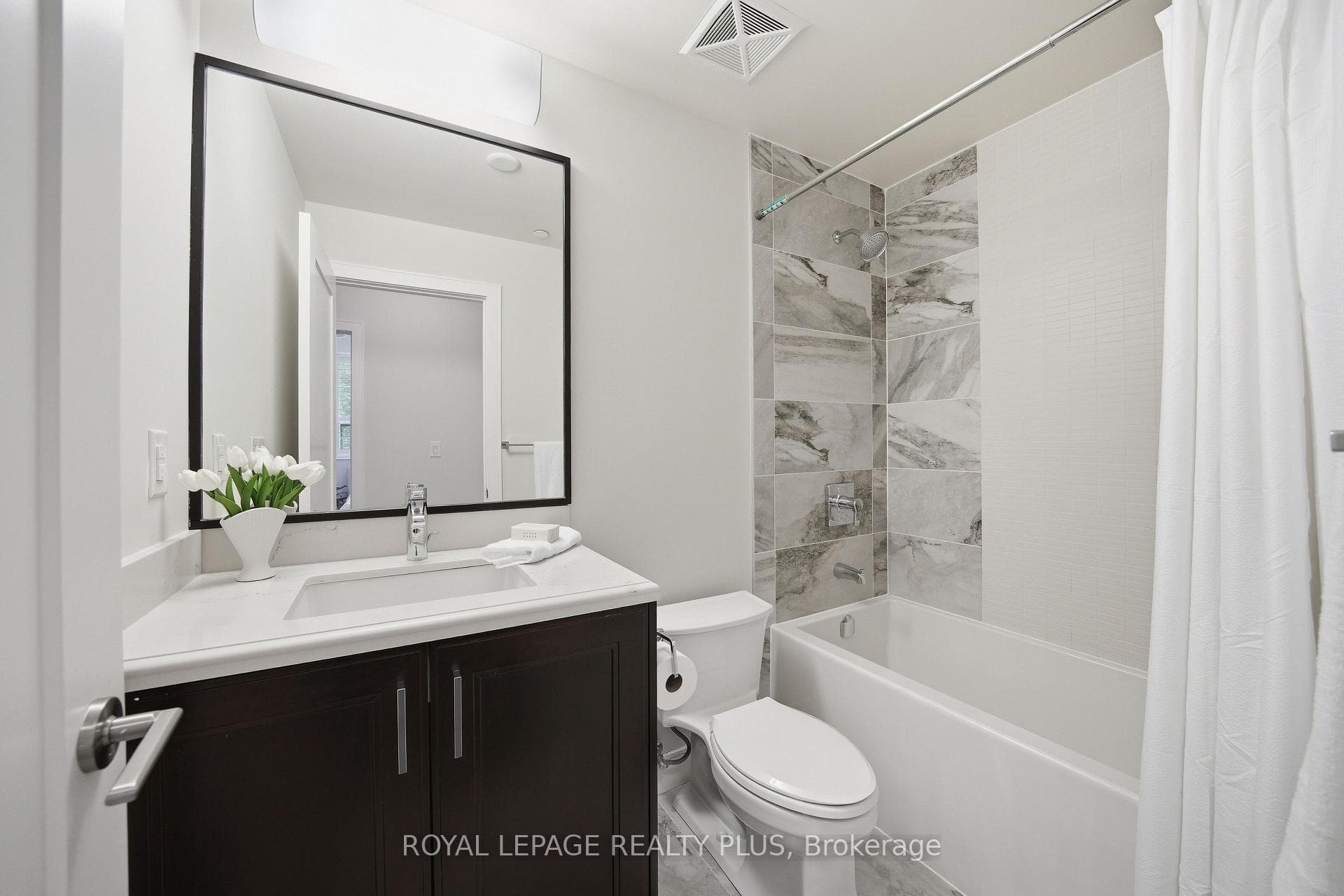 1575 Lakeshore Road Unit 117 photo 26