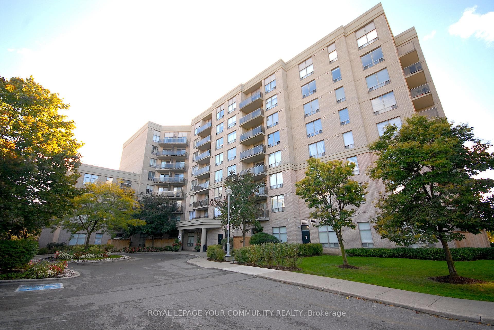 1730 Eglinton Avenue Unit 607 photo 1