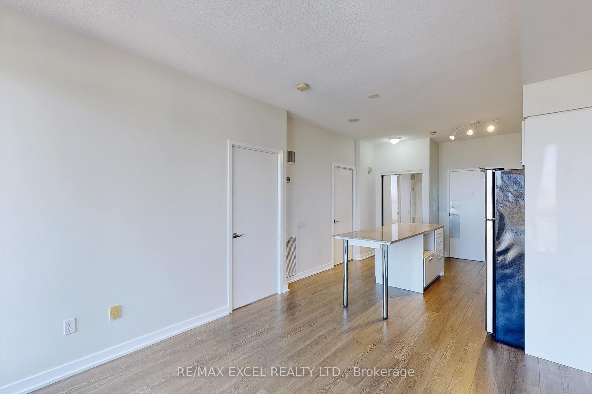 33 Singer Court Unit 2906 photo 4