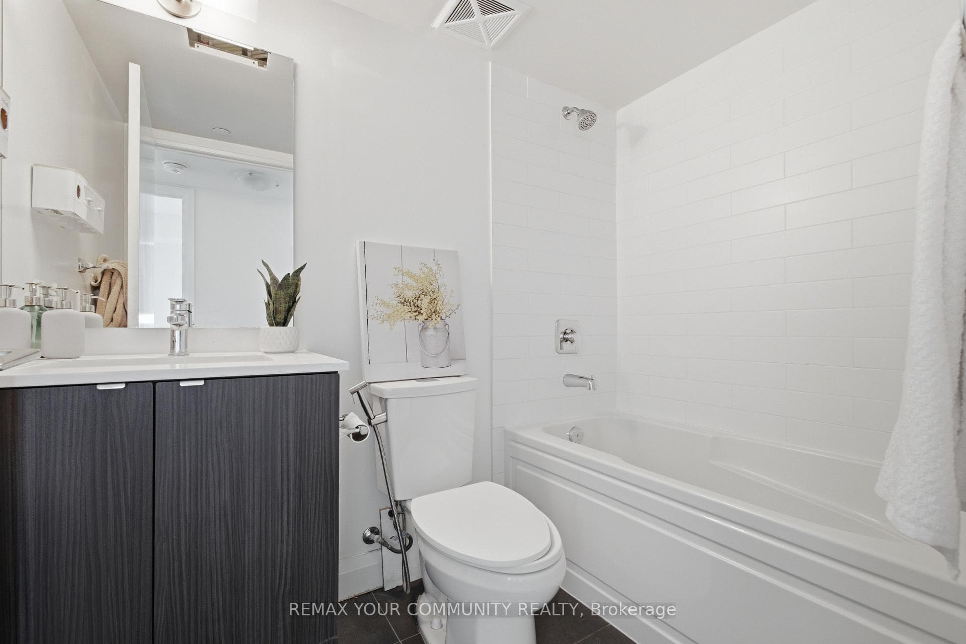1461 Lawrence Avenue Unit 1504 photo 16