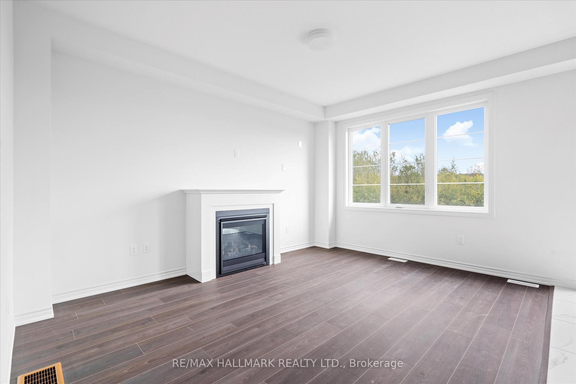 460 Trevor Street photo 7