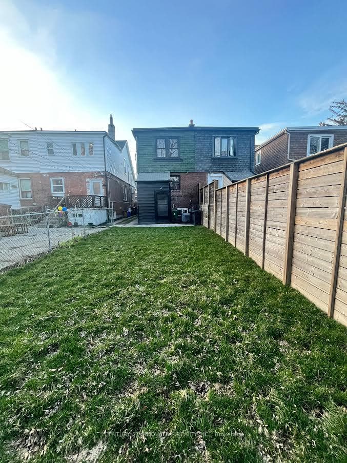 371 Milverton Boulevard photo 5