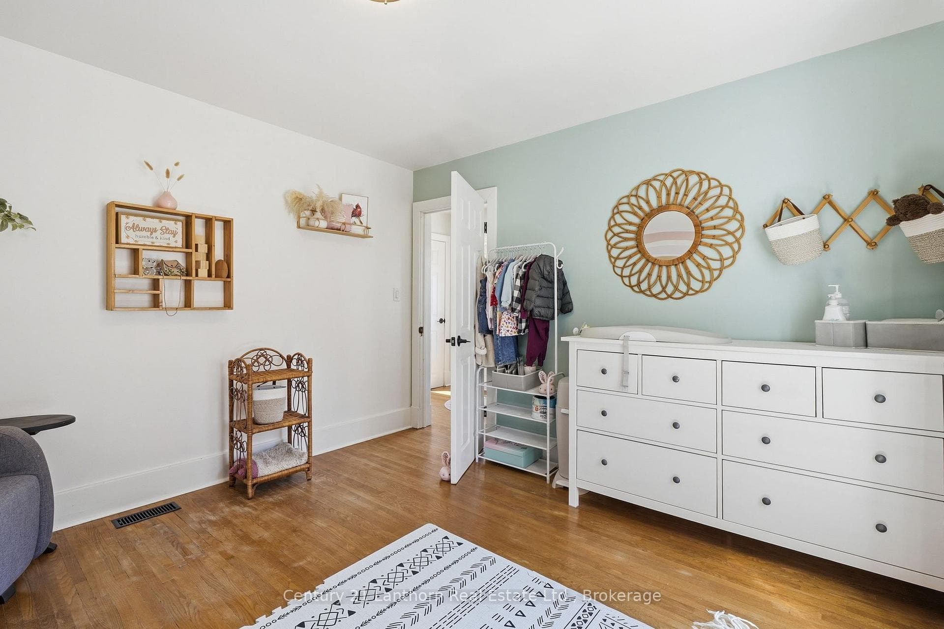 239 Foster Avenue photo 34