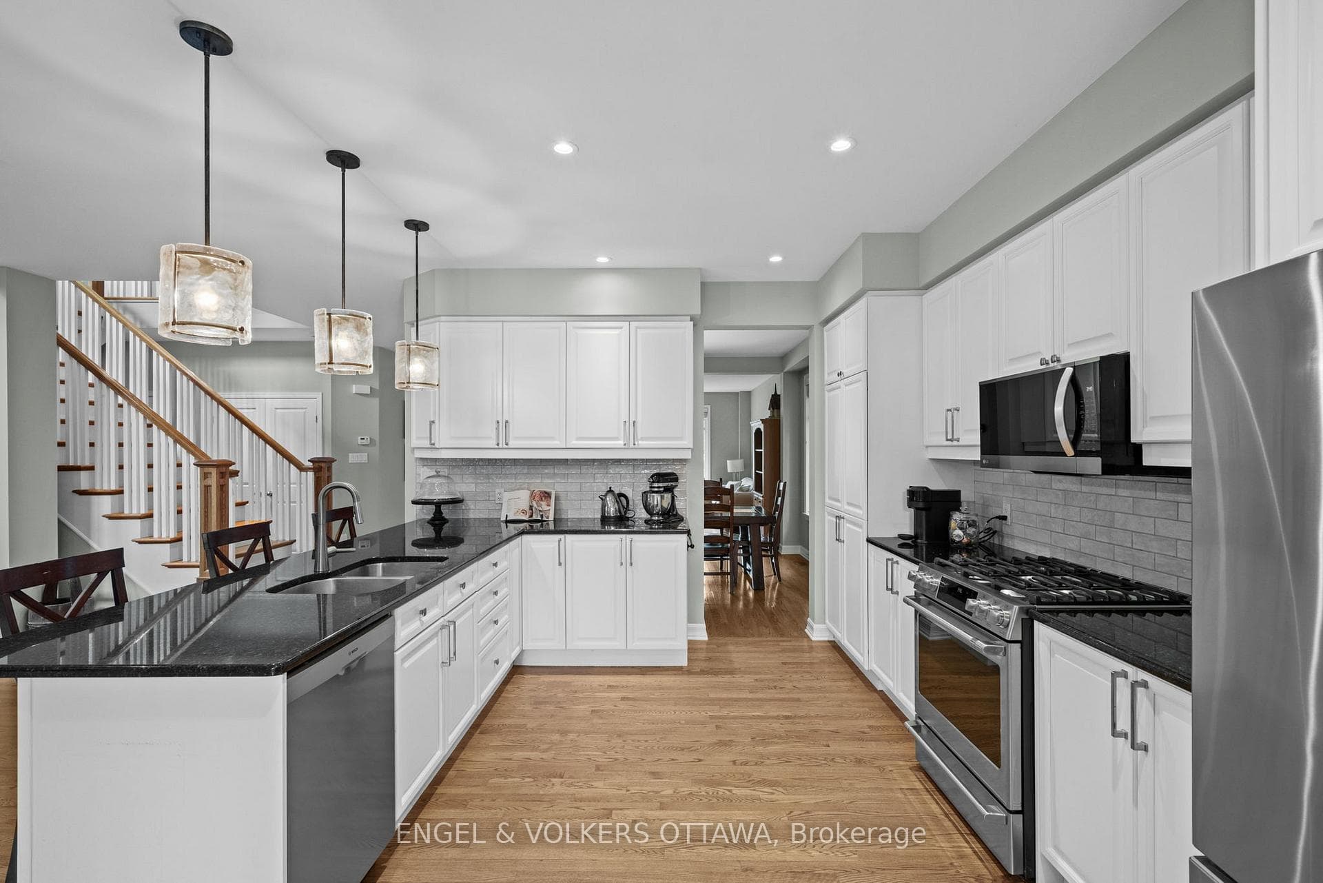 564 Erinwoods Circle photo 12