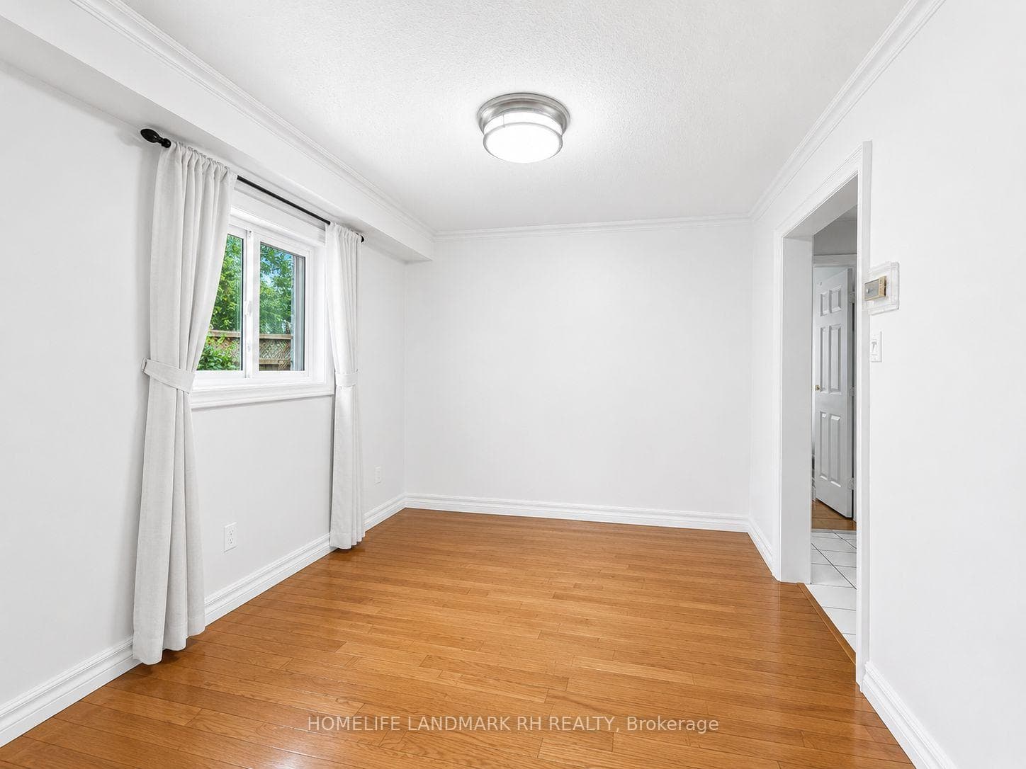 101 Pentland Crescent photo 3