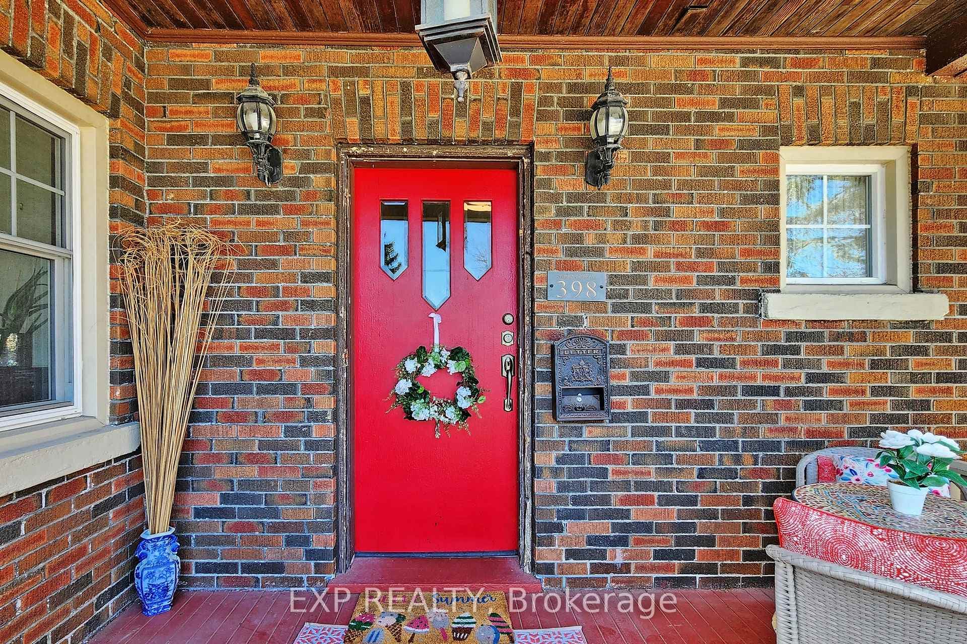 398 Mary Street photo 1
