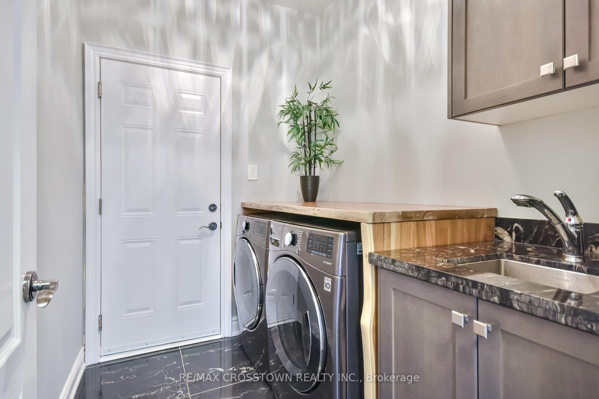 22 Stewart Crescent photo 8