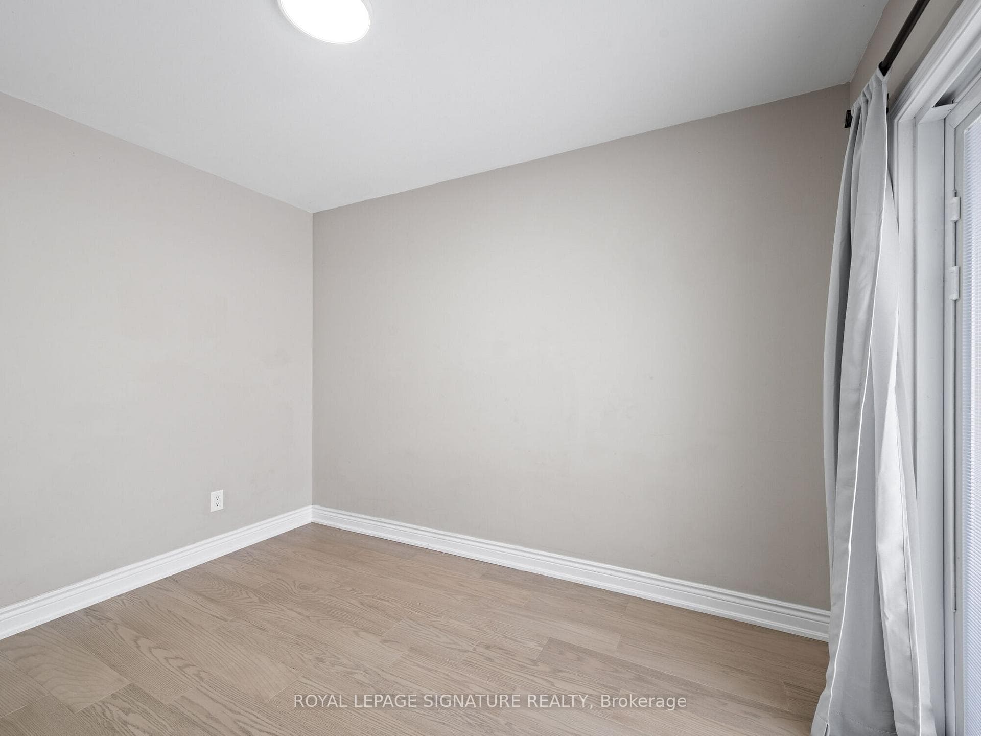 11 Ferndale Crescent photo 23