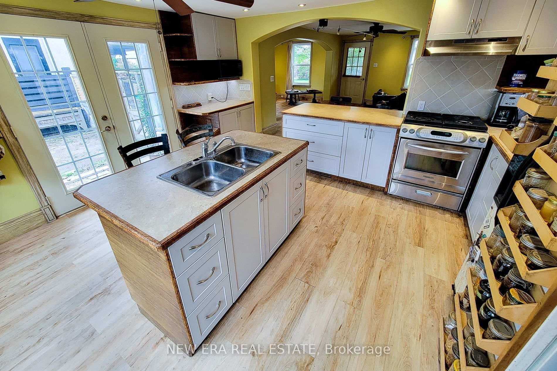 16 Welland Street photo 29