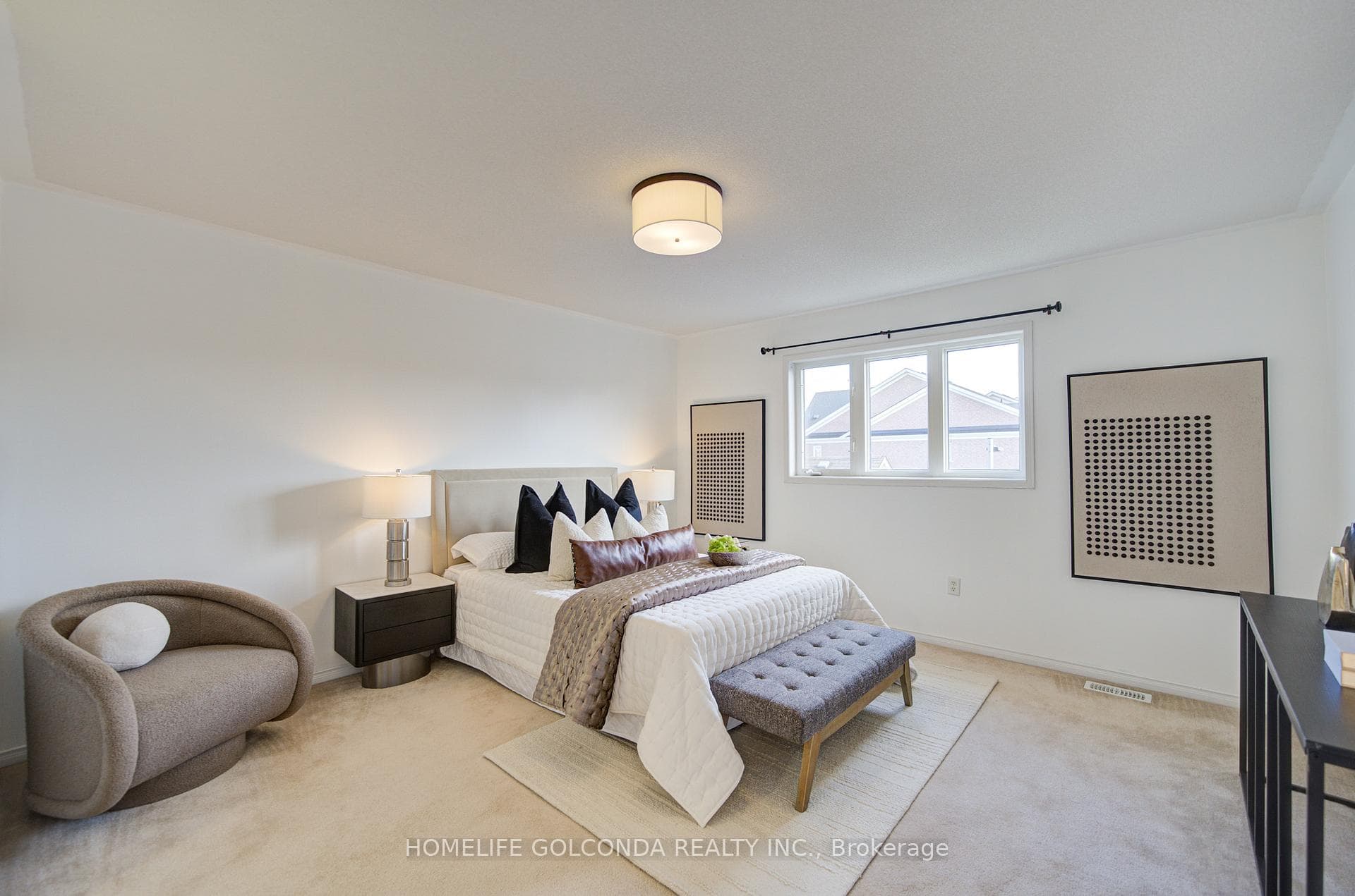 27 Lindcrest Manor photo 17