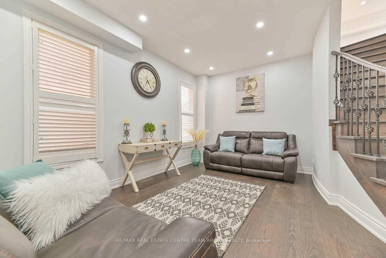 6 Harbourtown Crescent photo 8