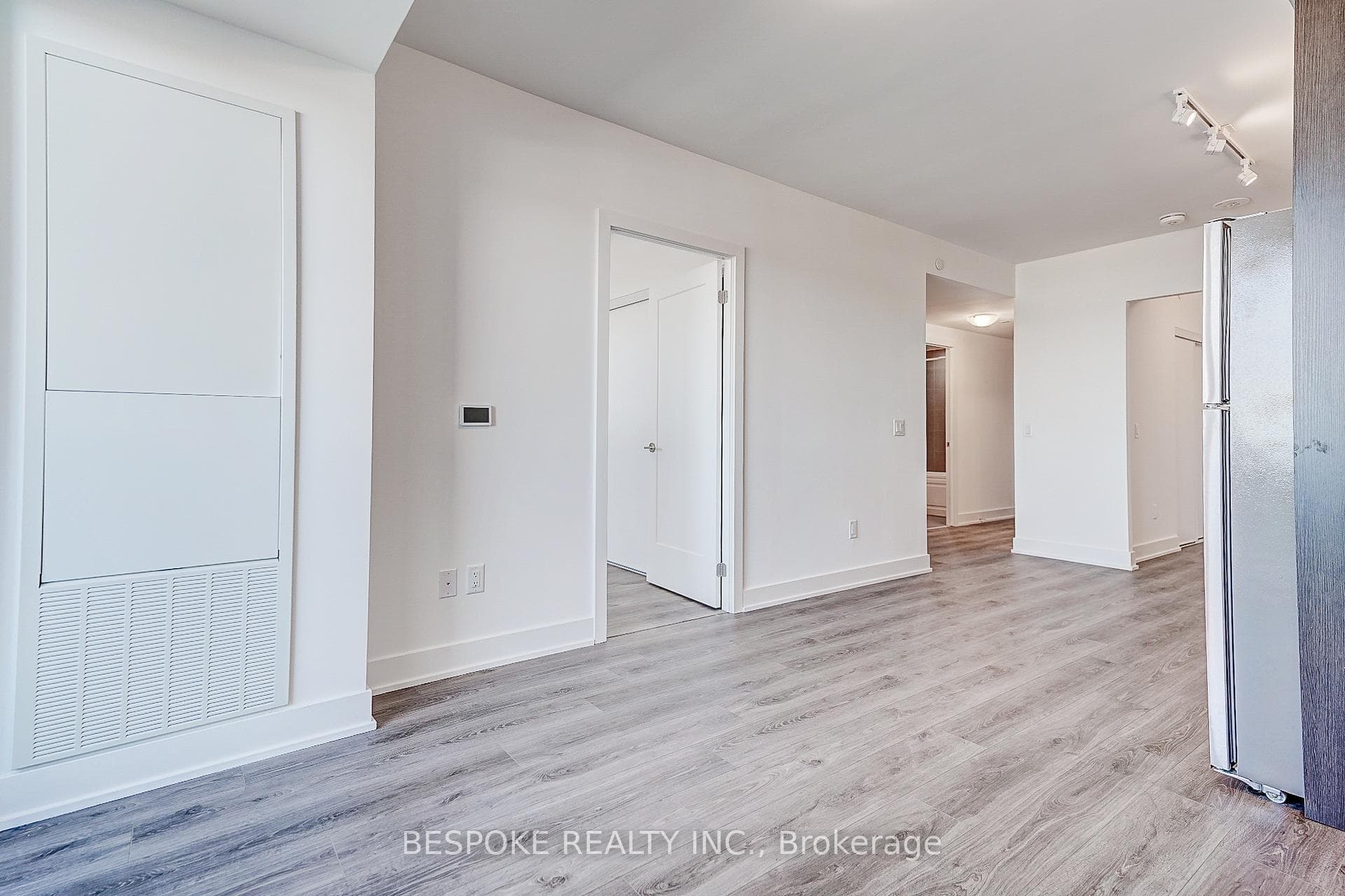 2545 Simcoe Street Unit 704 photo 12
