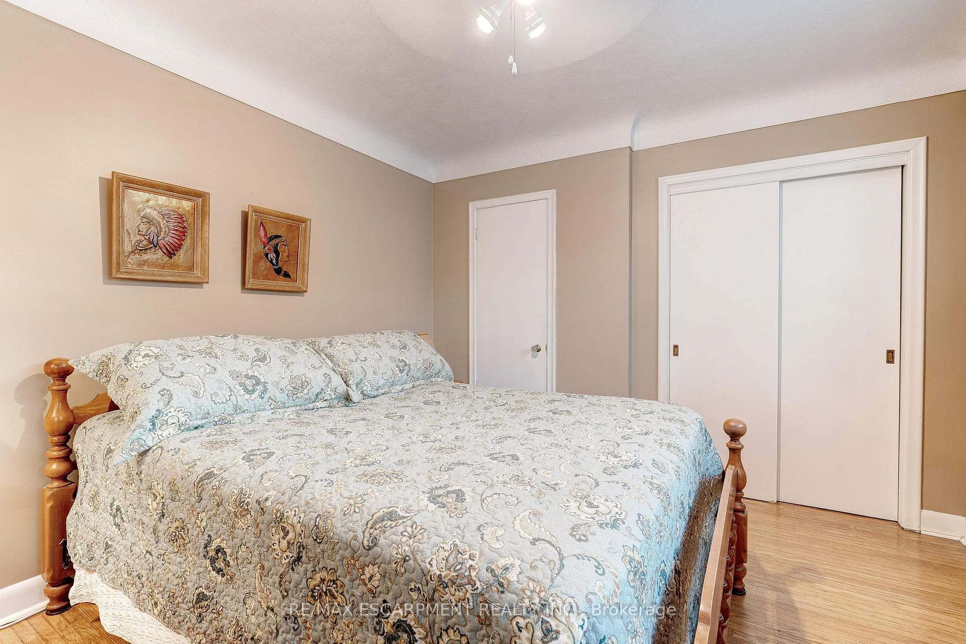 2055 Maplewood Drive photo 16