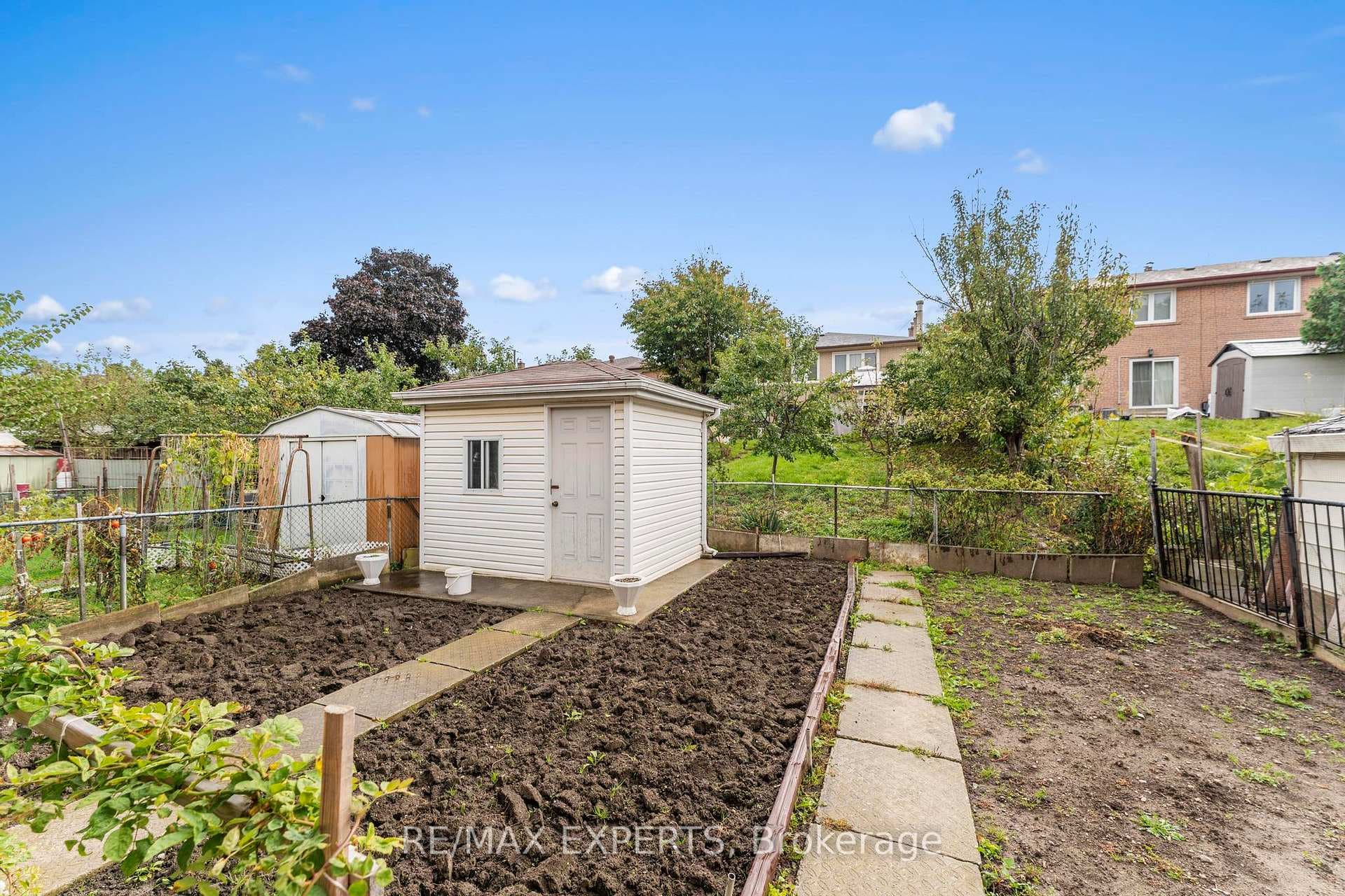 63 Paradelle Crescent photo 23