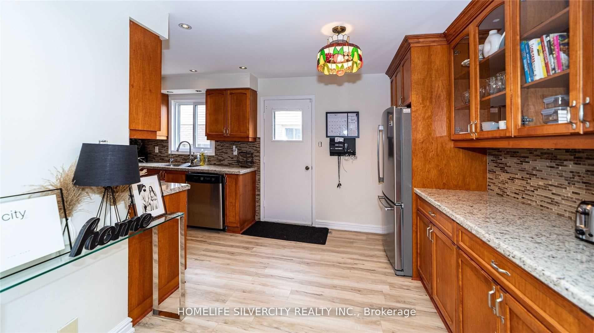 7 Newbridge Crescent photo 10