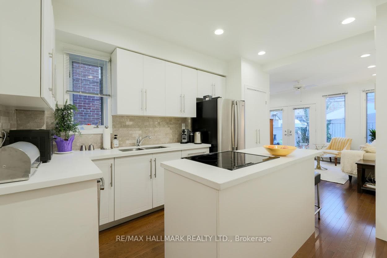 90 Dearbourne Avenue photo 8