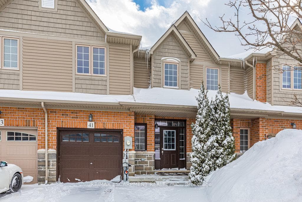 41 BANKFIELD Crescent photo 1