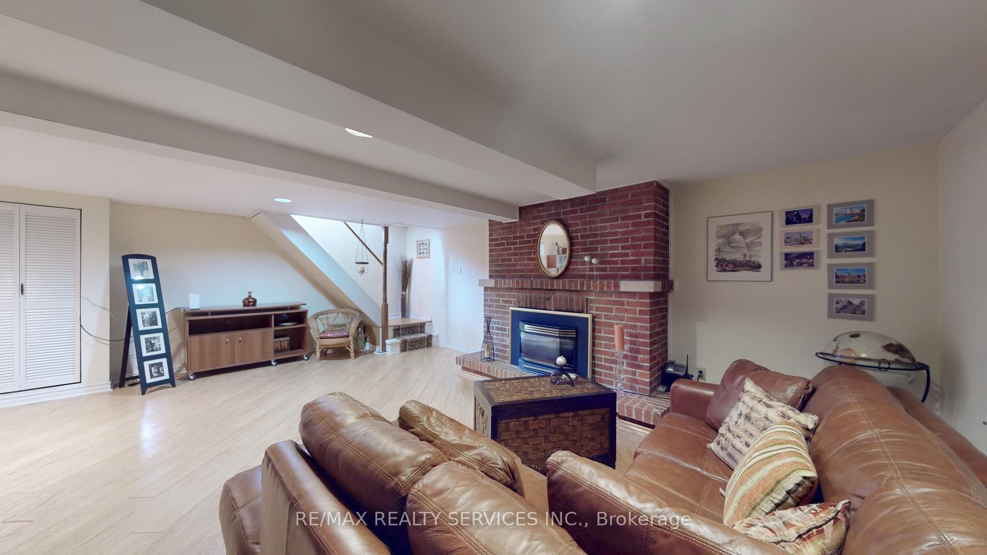 64 Glebe Crescent photo 32