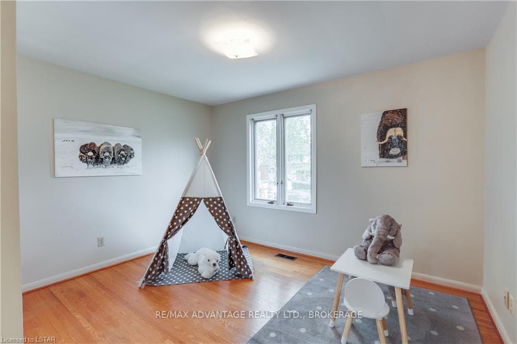 460 REGAL Drive photo 14