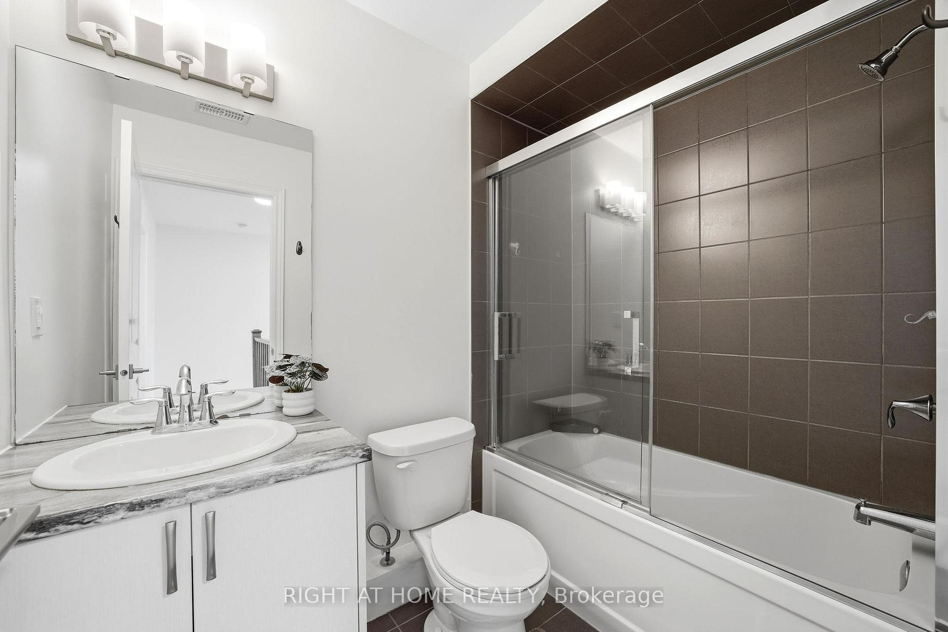 445 Ontario Street Unit 128 photo 35