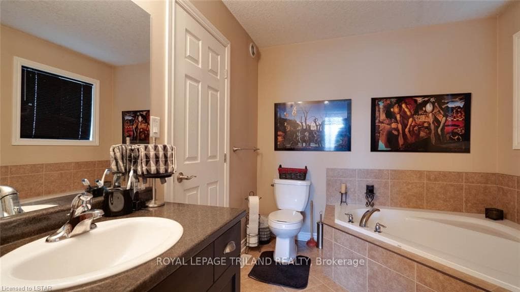 2738 DEVON Road photo 12