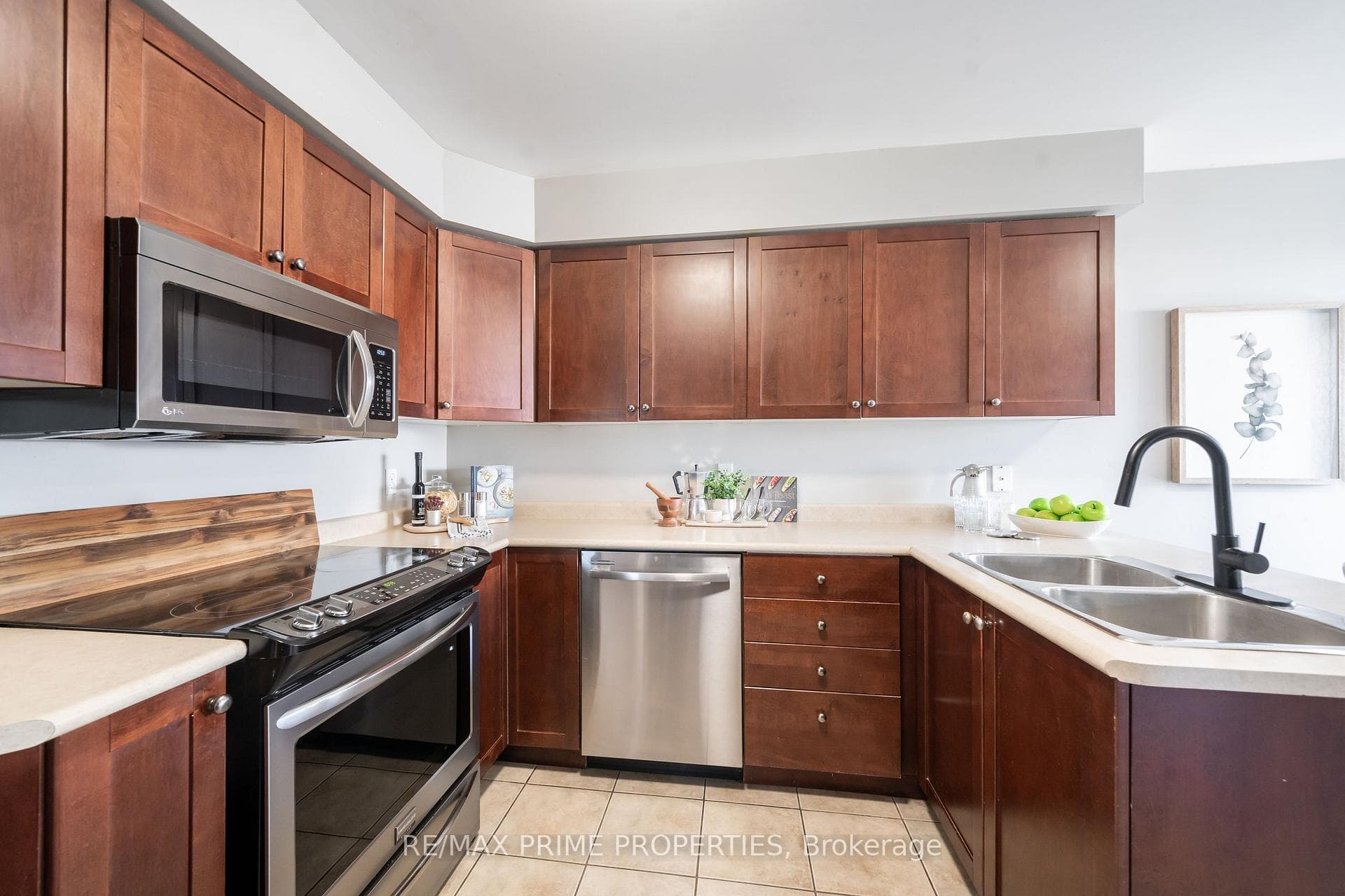 54 Harmer Drive photo 9