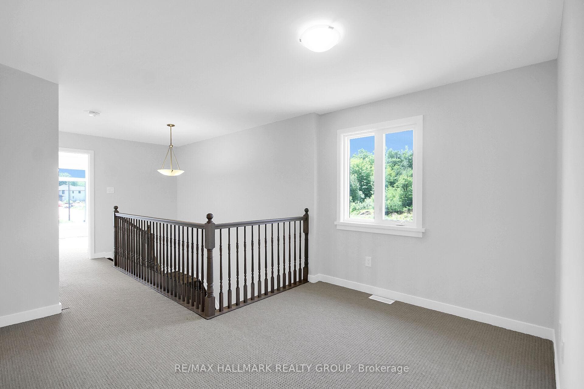 749 NEWSTEAD Crescent photo 34