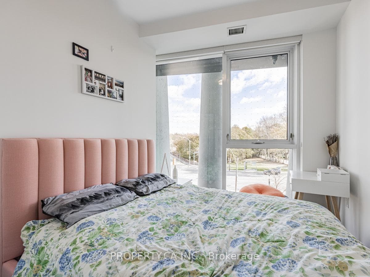 585 Bloor Street Unit 318 photo 13